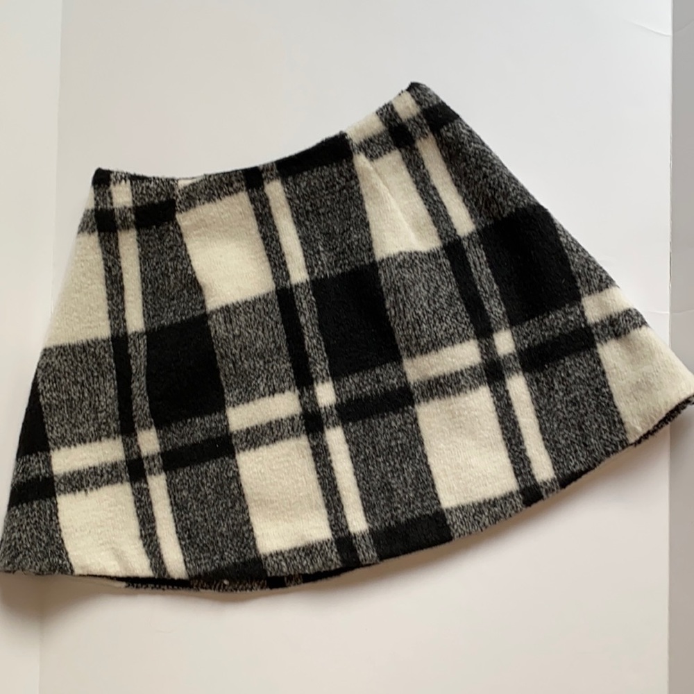 ASOS plaid black white skirt Size 6 NWOT